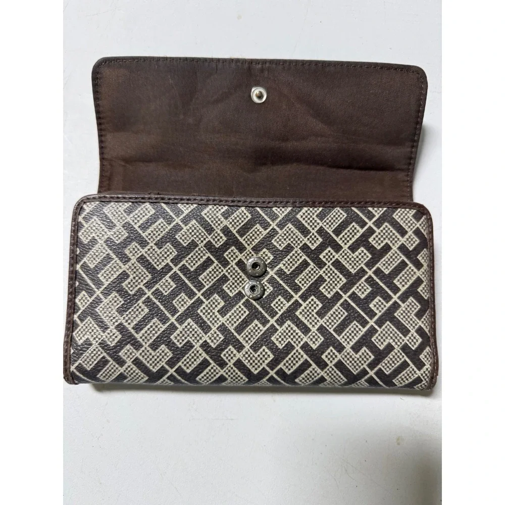 Tommy Hilfiger Monogram Trifold Wallet Brown Turn Lock Logo Geometric Women